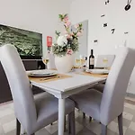 Townhouse 2bed By Homely! *