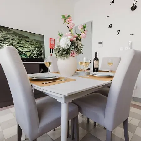 Townhouse 2bed By Homely! *