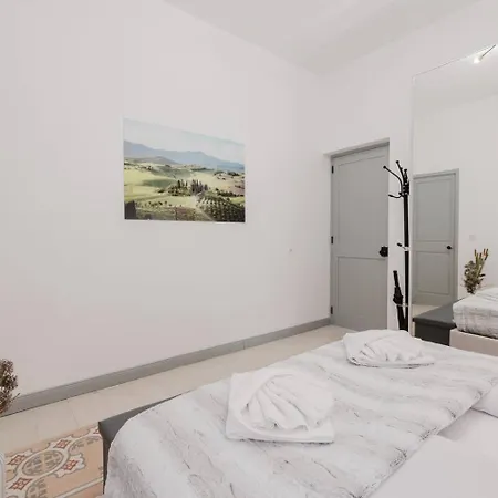 Townhouse 2bed By Homely! *