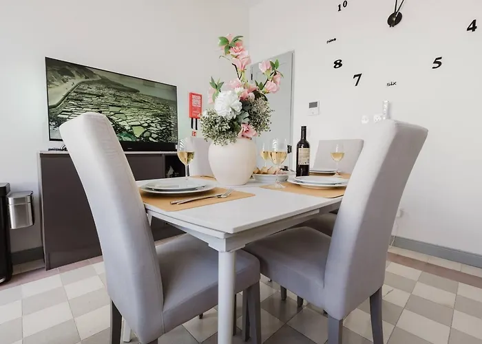 Townhouse 2bed By Homely! *