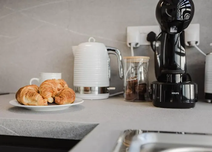 Townhouse 2bed By Homely! * スリーマ