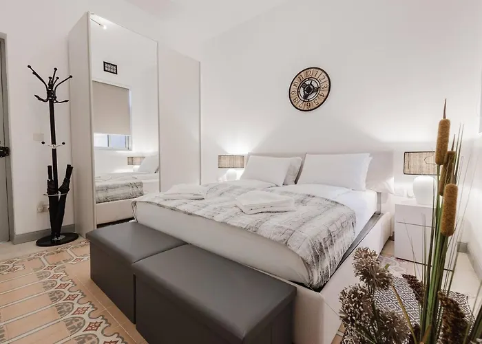 別荘 Townhouse 2bed By Homely! スリーマ